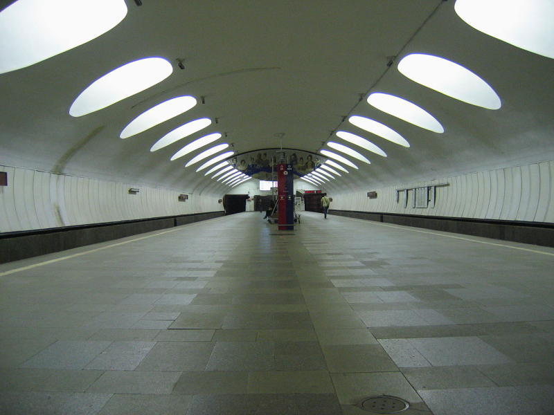 Вестибюли станций подземки вновь откроются в понедельник