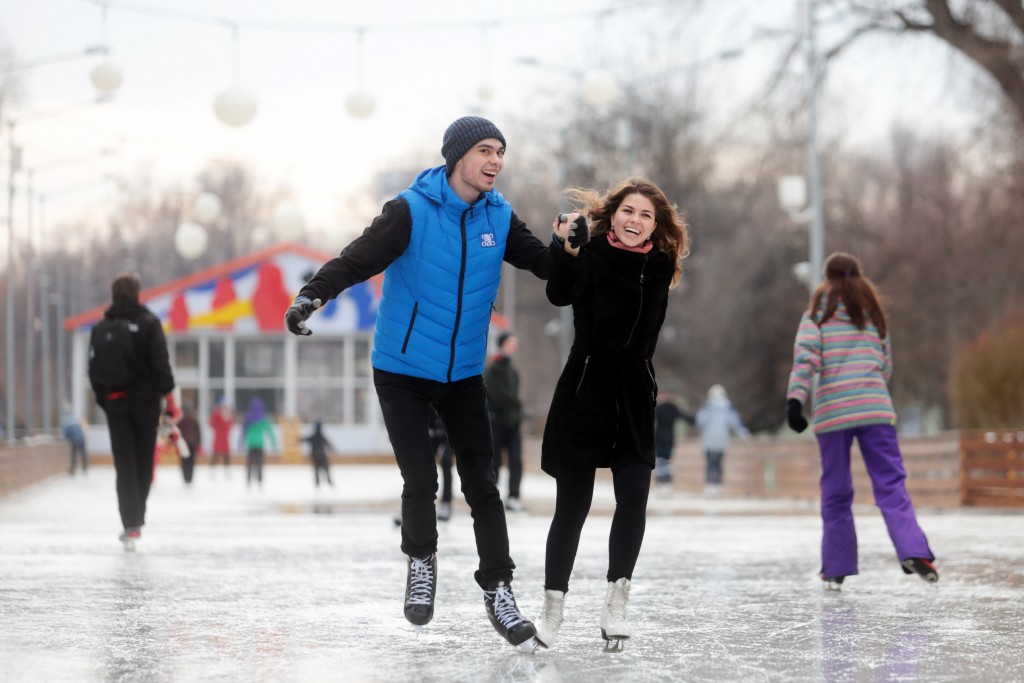 Москвичи смогут бесплатно научиться бегать на коньках