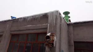Работа по очистке крыш и карнизов от снега и сосулек лед