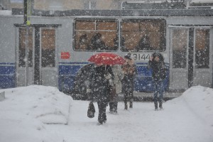 Снег в Москве на Ленинском проспекте.