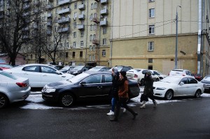 18 февраля 2016 года. Парковочный карман на Варшавском шоссе, 16 , обустроенный за счет доходов от платных парковок в Донском районе