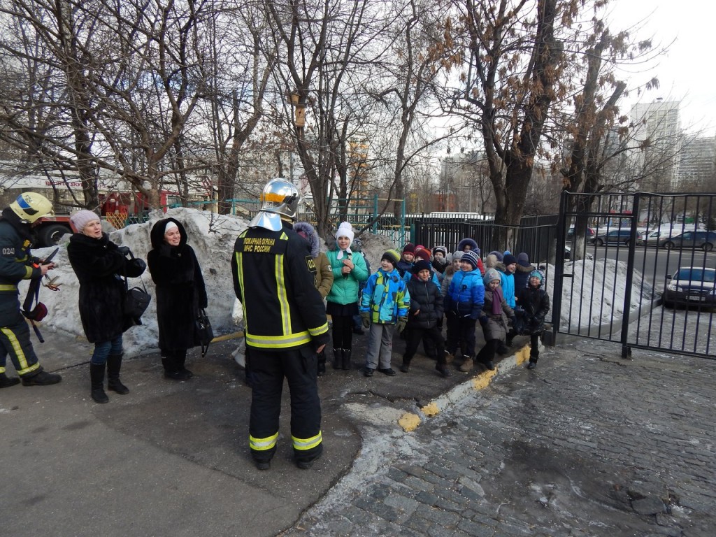 Школьники посетили пожарную часть № 24 на Варшавском шоссе