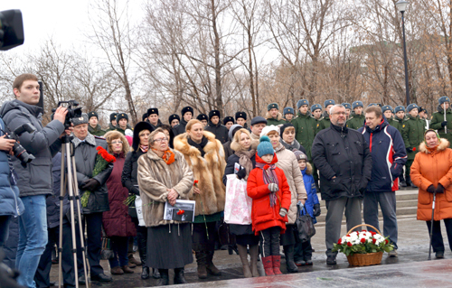 Церемония возложения цветов к памятнику поэта Мусы Джалиля прошла на юге Москвы
