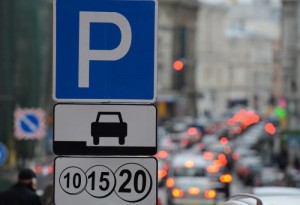 В новых зонах платной парковки резидентство оформили более 8 тысяч москвичей парковка