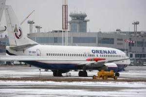 Пассажирский самолет авиакомпании Orenair доставил россиян в Москву самолет