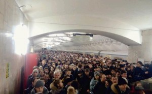 Станция метро "Тульская" 8 февраля толпа