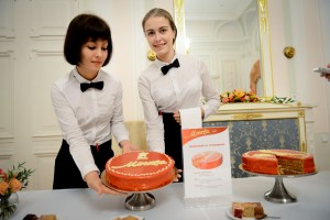 Ольга Габова принимала участие в голосовании по выбору сладкого символа столицы - торта "Москва"