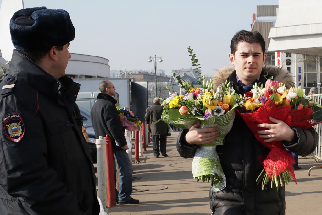 К 8 марта в столицу завезли десять миллионов цветов