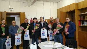 Жительниц Нагорного района поздравили с 8 марта