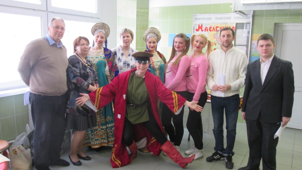 В районе Чертаново Северное провели конкурс «Масленица идет, блины да мед несет!»