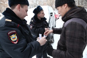 На юге Москвы сотрудники автопатруля задержали подозреваемого в грабеже 