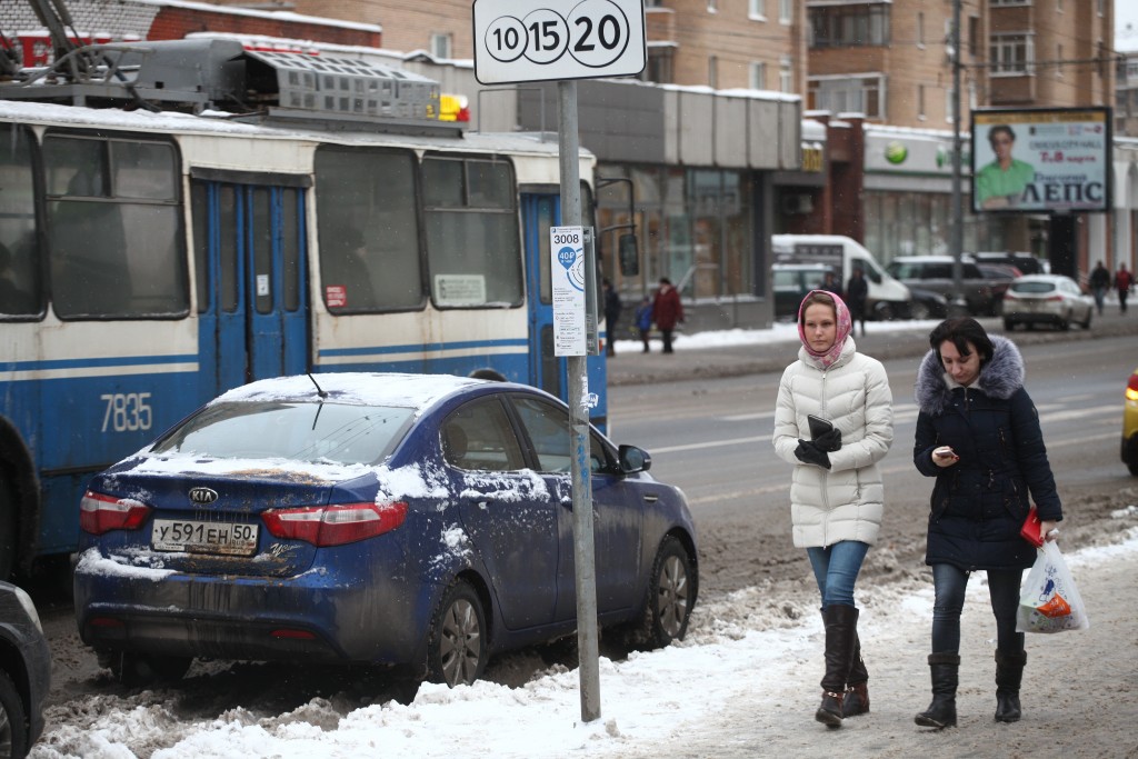Москвичи смогут припарковаться бесплатно с 6 по 8 марта