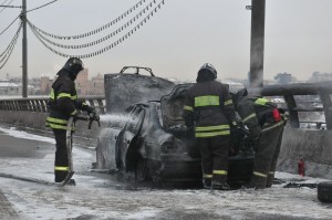 Правила поведения при возгорании автомобиля