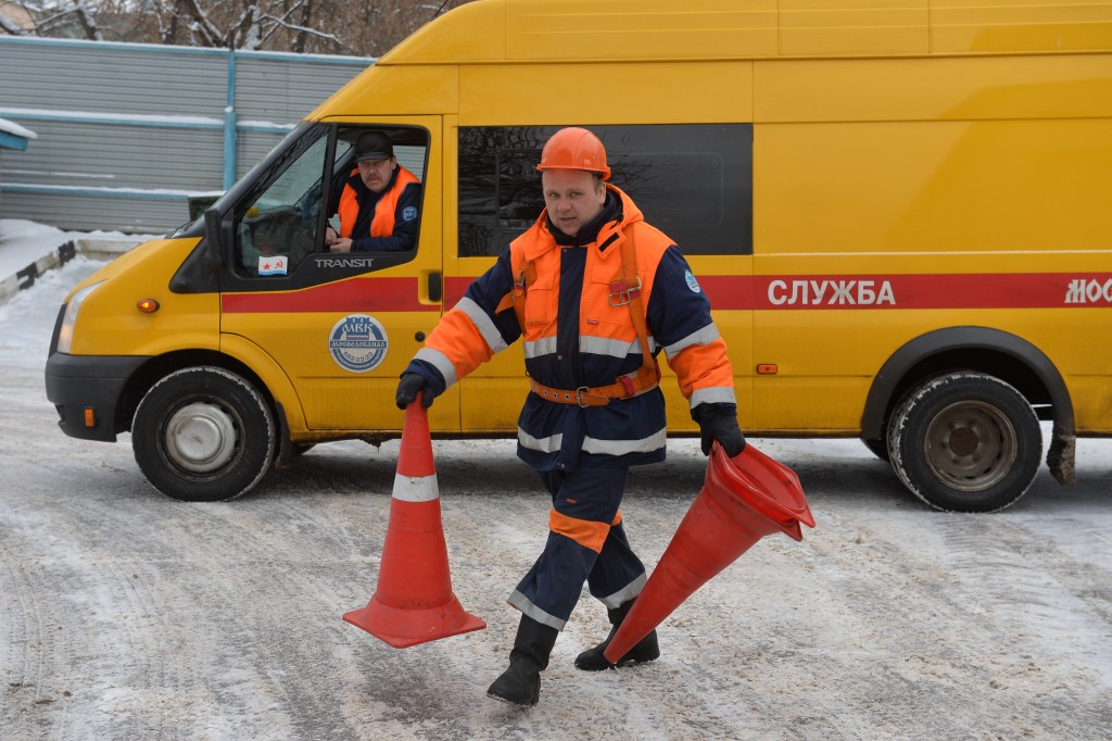 Со здания на северо-западе Москвы обрушилось четыре метра штукатурки