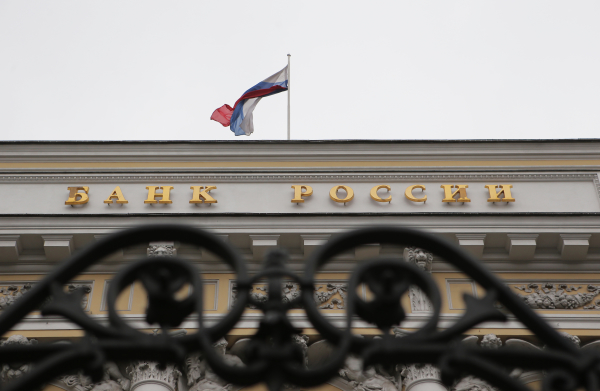 Банк России лишил лицензии Смартбанк и Мосводоканалбанк