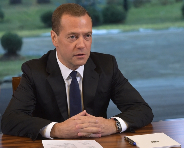 Дмитрий Медведев сократил срок оформления российского паспорта