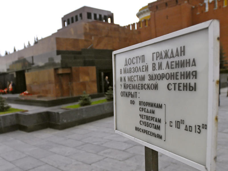 Над мавзолеем Ленина нарушили воздушное пространство