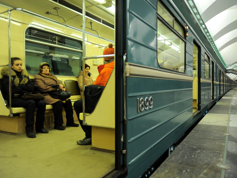 Полицейские проверили бесхозную коробку, найденную в вагоне на станции метро Белорусская