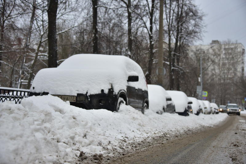 Бирюков: Коммунальные службы справились с последствиями аномального снегопада
