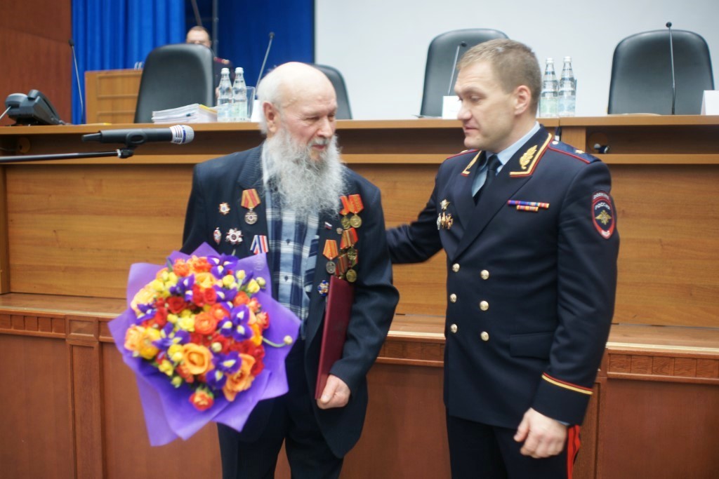 Начальник полиции Южного округа поздравил ветерана Великой Отечественной войны