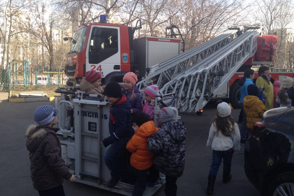 Школьники посетили пожарное депо Южного округа