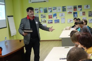 Молодые парламентарии помогли москвичам установить рекорд на "Тотальном диктанте"