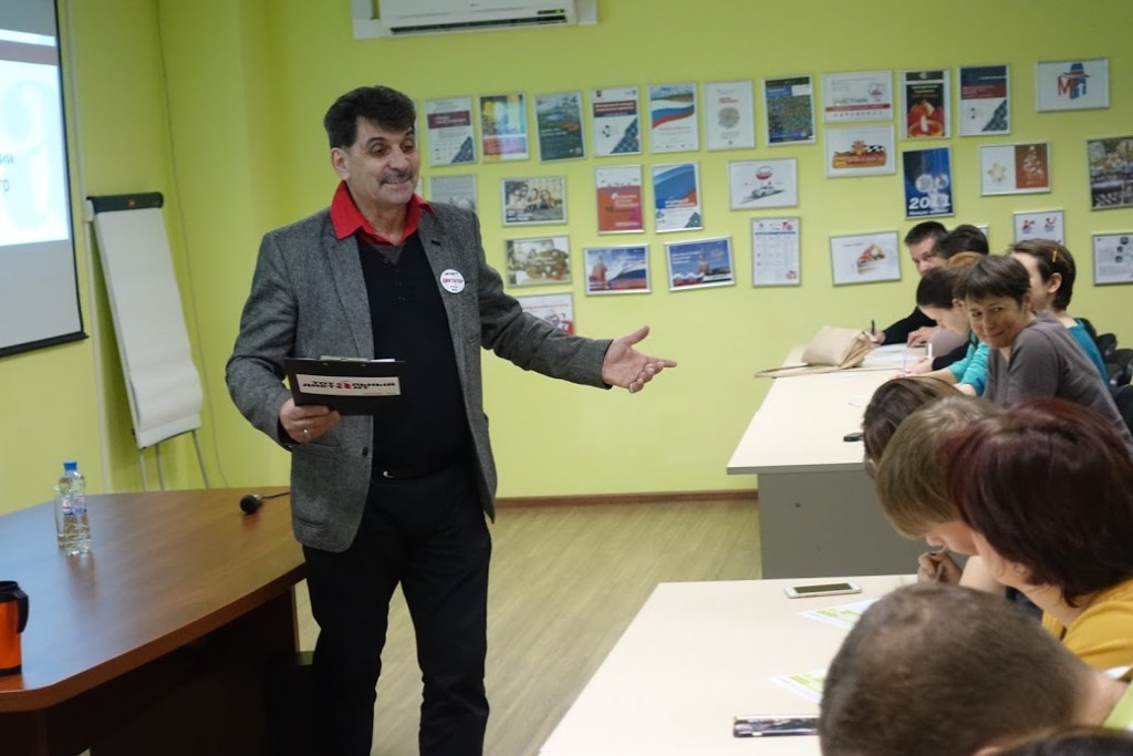 Молодые парламентарии помогли москвичам установить рекорд на «Тотальном диктанте»