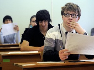 В субботу школьники досрочно сдают ЕГЭ по физике и химии В субботу школьники досрочно сдают ЕГЭ по физике и химии