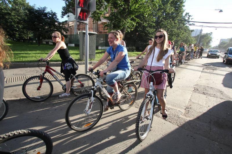Знаки «Сними наушники» и «Слезь с велосипеда» могут появиться на дорогах Москвы