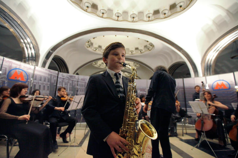 В мае пассажиры московского метро услышат живую музыку на трех станциях