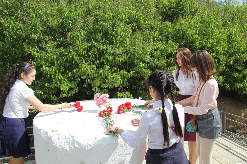 В Южном Чертаново прошла церемония возложения цветов к памятнику