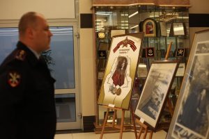 Уникальная выставка художественных произведений открылась в УВД по Южному округу