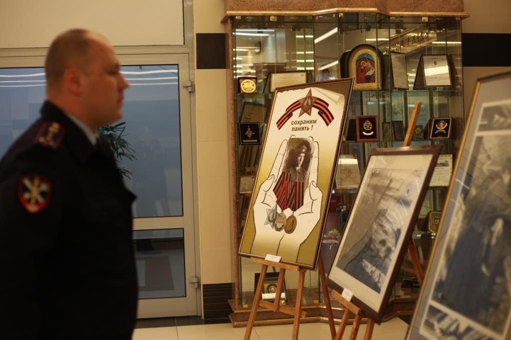 Уникальная выставка художественных произведений правоохранительных органов открылась в Южном округе