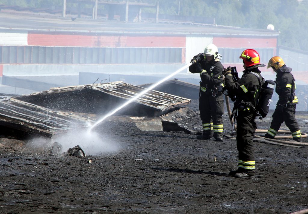 На территории автосервиса в Зеленограде потушен крупный пожар