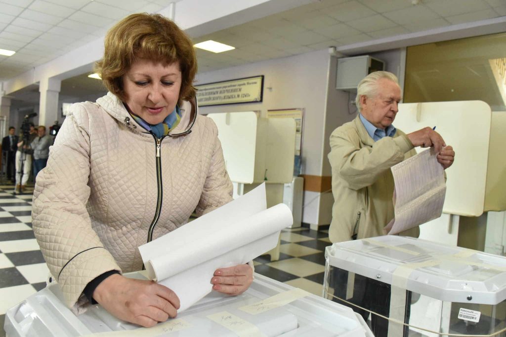 Десятки тысяч москвичей пришли на участки предварительного голосования ЕР