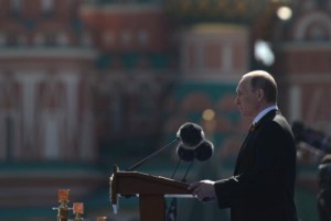 Президент России — Верховный Главнокомандующий Вооруженными Силами Владимир Путин на военном параде в ознаменование 71-й годовщины Победы в Великой Отечественной войне 1941–1945 годов на Красной площади в Москве. Фото: РИА Новости Президент России — Верховный Главнокомандующий Вооруженными Силами Владимир Путин на военном параде в ознаменование 71-й годовщины Победы в Великой Отечественной войне 1941–1945 годов на Красной площади в Москве. Фото: РИА Новости