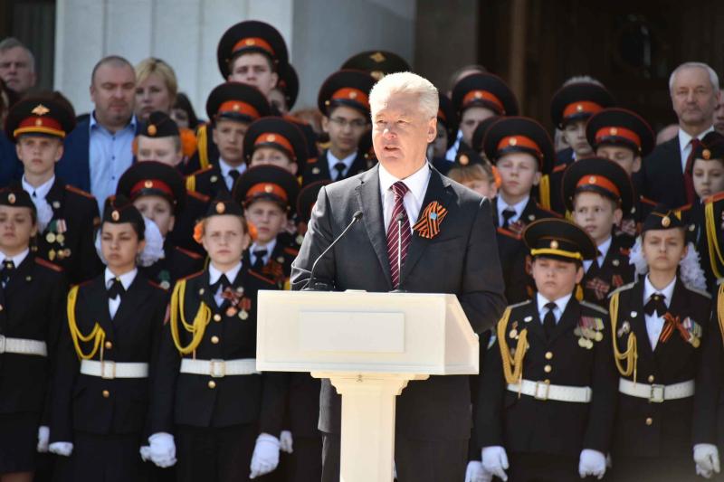 В Москве состоялся Парад кадет «Не прервется связь поколений»