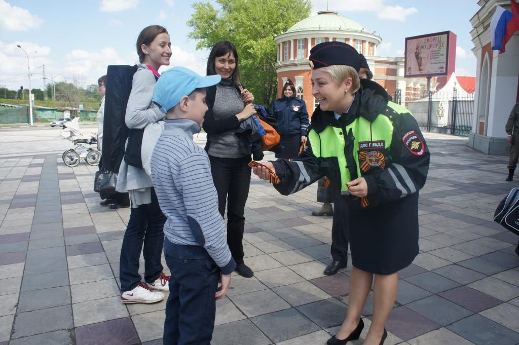 Дорожные инспекторы юга Москвы стали участниками акции «Георгиевская ленточка»