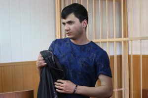 «Гонщика на Мерседесе» обязали красить заборы в Москве