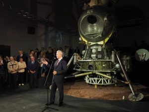 Сергей Собянин открыл выставку о космосе на ВДНХ. Фото: архив "ВМ" Сергей Собянин открыл выставку о космосе на ВДНХ. Фото: архив "ВМ"
