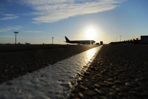 Пассажирский самолет приземлился в Домодедово без двигателя
