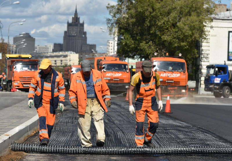 В районе Братеево уложат новый асфальт