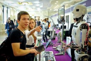Огнедышащего робота и дружелюбную робот-собаку жители столицы смогут увидеть в Коломенском Огнедышащего робота и дружелюбную робот-собаку жители столицы смогут увидеть в Коломенском