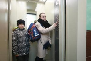 Как один лифт весь подъезд перезнакомил Как один лифт весь подъезд перезнакомил