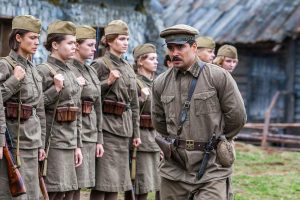 Кадр из фильма "А зори здесь тихие..." (2015 год), где Петр Федоров сыграл старшину Федота Васкова Кадр из фильма "А зори здесь тихие..." (2015 год), где Петр Федоров сыграл старшину Федота Васкова