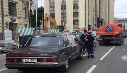 По факту угона автомобиля «Чайка» в Москве возбуждено уголовное дело
