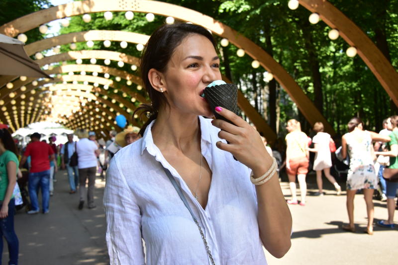 Пломбир с беконом и луком: в Москве стартует фестиваль «Московское мороженое»