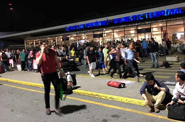 Теракты в аэропорту Стамбула унесли жизни 50 человек
