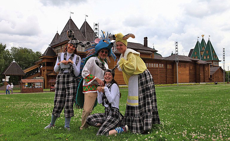 Спектакль «Три медведя» показали в Коломенском парке