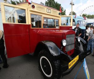 Реплика легендарной машины ЗИС-8 производства "Мосгортранс". Фото: Игорь Ивандиков, "Вечерняя Москва".